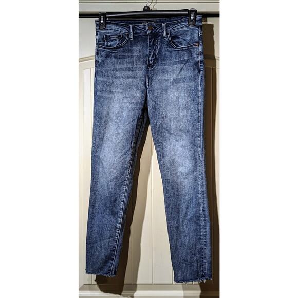 Judy Blue Los Angeles Relaxed Fit Shredded Back Pocket Raw Hem Jean Sz 7/28 - Picture 1 of 15